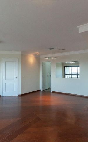 Apartamento à venda com 250m², 3 quartos e 4 vagas Apartamento à venda com 250m², 3 quartos e 4 vagasSala