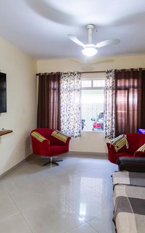 Casa à venda com 150m², 3 quartos e 2 vagas Casa à venda com 150m², 3 quartos e 2 vagasSala