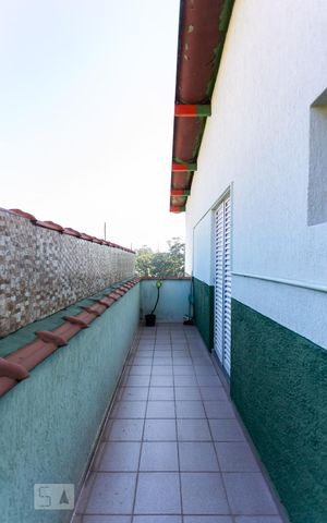 Casa à venda com 150m², 3 quartos e 2 vagas Casa à venda com 150m², 3 quartos e 2 vagasCorredor
