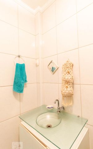 Casa à venda com 150m², 3 quartos e 2 vagas Casa à venda com 150m², 3 quartos e 2 vagasBanheiro