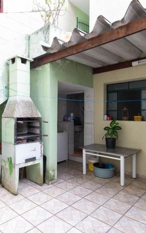 Casa à venda com 150m², 3 quartos e 2 vagas Casa à venda com 150m², 3 quartos e 2 vagasChurrasqueira
