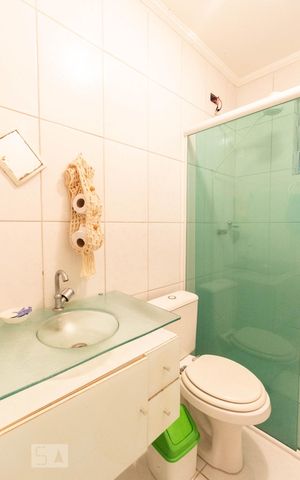 Casa à venda com 150m², 3 quartos e 2 vagas Casa à venda com 150m², 3 quartos e 2 vagasBanheiro