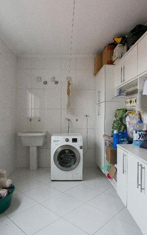 Casa à venda com 298m², 3 quartos e 8 vagasÁrea de Serviço