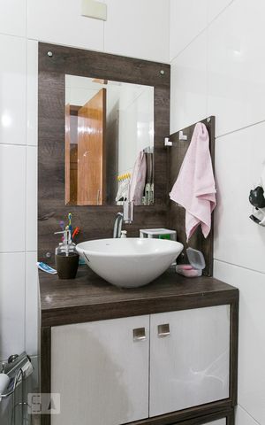 Casa à venda com 298m², 3 quartos e 8 vagasBanheiro de Suíte 2