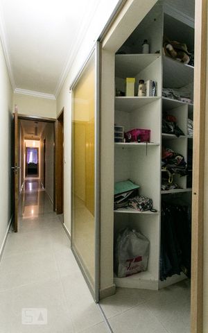 Casa à venda com 298m², 3 quartos e 8 vagasCloset da Suíte 1