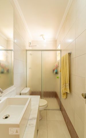 Casa para alugar com 140m², 3 quartos e 3 vagas Casa para alugar com 140m², 3 quartos e 3 vagasBanheiro da Suite