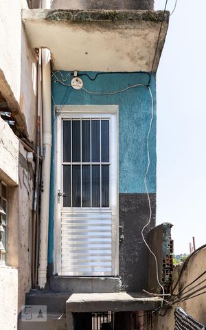 Casa à venda com 48m², 1 quarto e sem vaga Casa à venda com 48m², 1 quarto e sem vagaEntrada