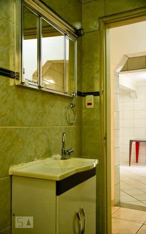 Casa para alugar com 80m², 2 quartos e sem vaga Casa para alugar com 80m², 2 quartos e sem vagaBanheiro com Gabinete