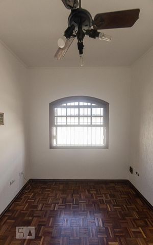 Casa para alugar com 280m², 3 quartos e sem vaga Casa para alugar com 280m², 3 quartos e sem vagaQuarto 1