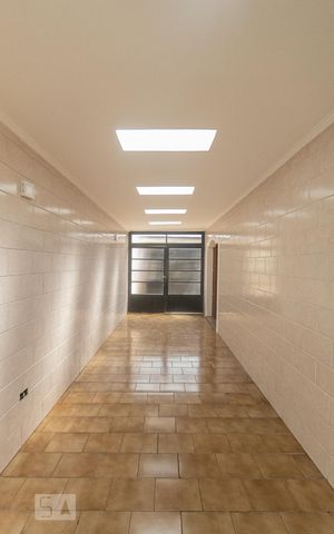 Casa para alugar com 280m², 3 quartos e sem vaga Casa para alugar com 280m², 3 quartos e sem vagaGaragem