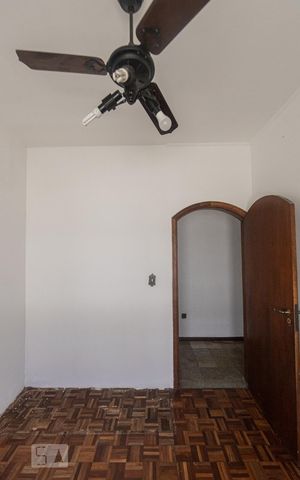 Casa para alugar com 280m², 3 quartos e sem vaga Casa para alugar com 280m², 3 quartos e sem vagaQuarto 1