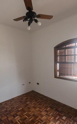 Casa para alugar com 280m², 3 quartos e sem vaga Casa para alugar com 280m², 3 quartos e sem vagaQuarto 2