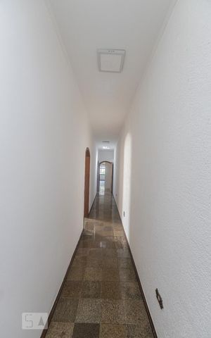 Casa para alugar com 280m², 3 quartos e sem vaga Casa para alugar com 280m², 3 quartos e sem vagaCorredor