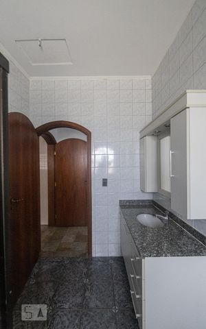 Casa para alugar com 280m², 3 quartos e sem vaga Casa para alugar com 280m², 3 quartos e sem vagaBanheiro Social