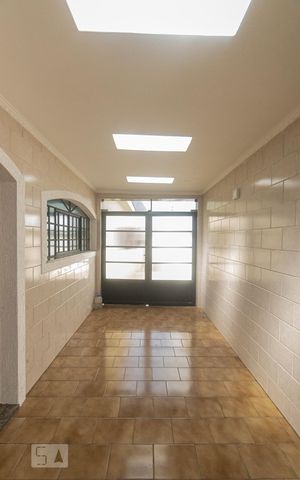Casa para alugar com 280m², 3 quartos e sem vaga Casa para alugar com 280m², 3 quartos e sem vagaGaragem