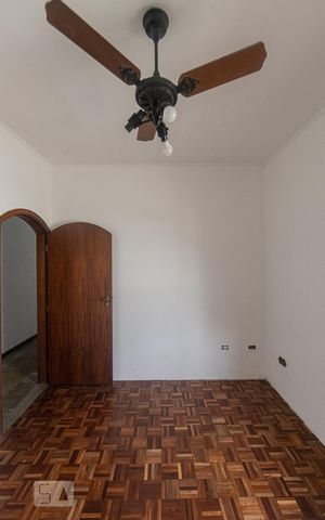 Casa para alugar com 280m², 3 quartos e sem vaga Casa para alugar com 280m², 3 quartos e sem vagaQuarto 2
