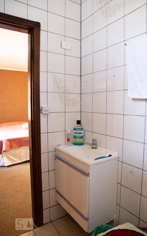 Casa para alugar com 224m², 4 quartos e 3 vagas Casa para alugar com 224m², 4 quartos e 3 vagasSuíte - banheiro