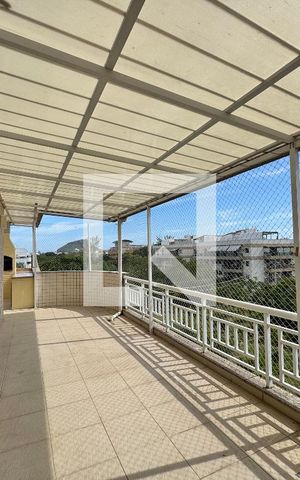 Apartamento à venda com 204m², 3 quartos e 3 vagas Apartamento à venda com 204m², 3 quartos e 3 vagasVaranda e Terraço