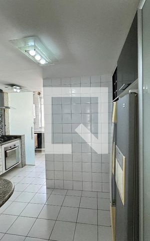 Apartamento à venda com 204m², 3 quartos e 3 vagas Apartamento à venda com 204m², 3 quartos e 3 vagasCozinha e Área de Serviço