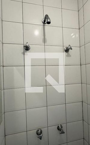 Apartamento à venda com 204m², 3 quartos e 3 vagas Apartamento à venda com 204m², 3 quartos e 3 vagasCozinha e Área de Serviço - Banheiro