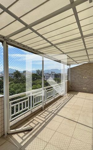 Apartamento à venda com 204m², 3 quartos e 3 vagas Apartamento à venda com 204m², 3 quartos e 3 vagasVaranda e Terraço