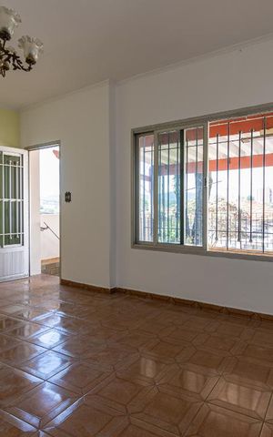 Casa à venda com 150m², 2 quartos e sem vaga Casa à venda com 150m², 2 quartos e sem vagaSala