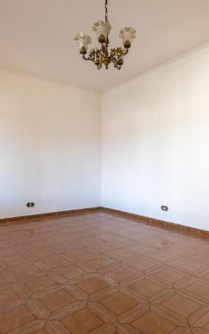 Casa à venda com 150m², 2 quartos e sem vaga Casa à venda com 150m², 2 quartos e sem vagaSala