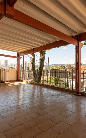 Casa à venda com 150m², 2 quartos e sem vaga Casa à venda com 150m², 2 quartos e sem vagaSacada