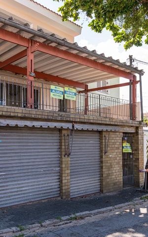 Casa à venda com 150m², 2 quartos e sem vaga Casa à venda com 150m², 2 quartos e sem vagaFachada