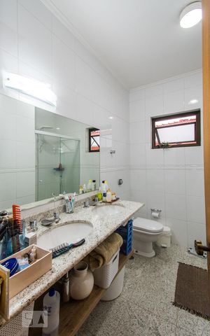 Casa à venda com 200m², 3 quartos e 3 vagasBanheiro da Suíte