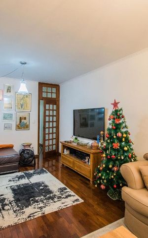Casa à venda com 200m², 3 quartos e 3 vagasSala