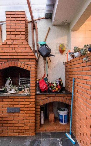Casa à venda com 200m², 3 quartos e 3 vagasChurrasqueira
