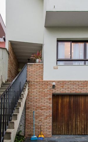 Casa à venda com 200m², 3 quartos e 3 vagasFachada
