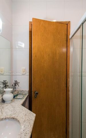 Casa à venda com 200m², 3 quartos e 3 vagasBanheiro 2