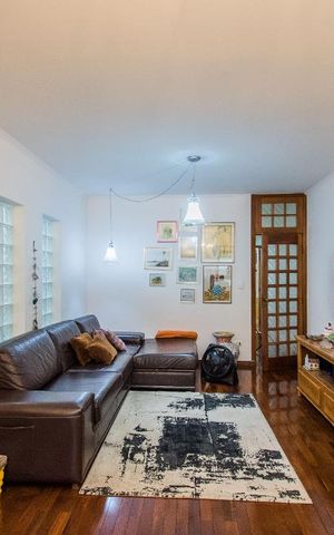 Casa à venda com 200m², 3 quartos e 3 vagasSala