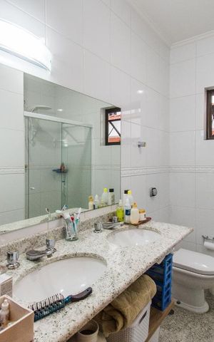 Casa à venda com 200m², 3 quartos e 3 vagasBanheiro da Suíte