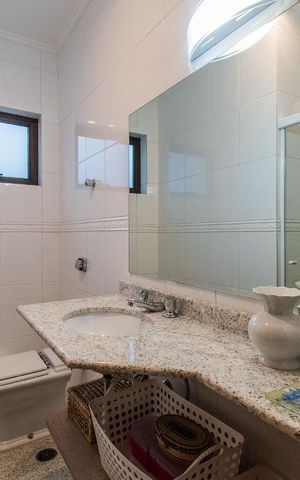 Casa à venda com 200m², 3 quartos e 3 vagasBanheiro 2