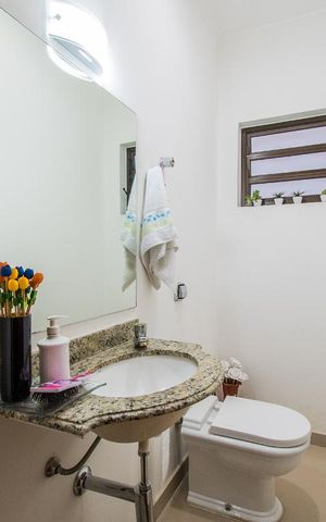 Casa à venda com 200m², 3 quartos e 3 vagasBanheiro 3