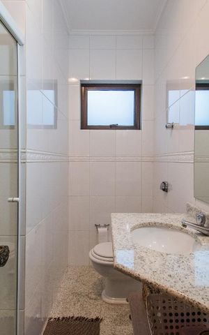 Casa à venda com 200m², 3 quartos e 3 vagasBanheiro 2