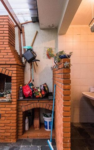 Casa à venda com 200m², 3 quartos e 3 vagasChurrasqueira