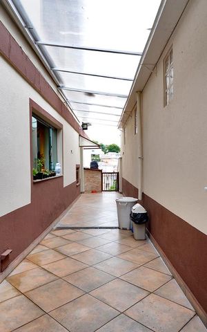 Casa à venda com 220m², 3 quartos e 2 vagasÁrea Externa