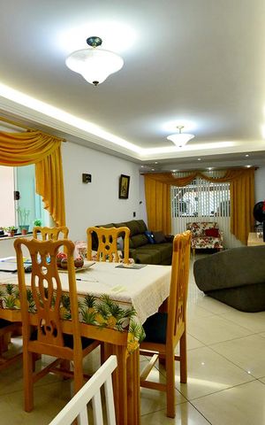 Casa à venda com 220m², 3 quartos e 2 vagasSala