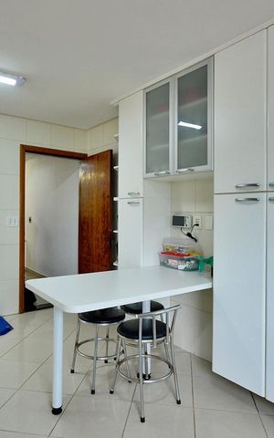 Casa à venda com 220m², 3 quartos e 2 vagasCozinha