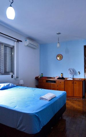 Casa à venda com 220m², 3 quartos e 2 vagasQuarto Suíte