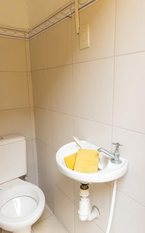 Casa à venda com 150m², 3 quartos e 2 vagas Casa à venda com 150m², 3 quartos e 2 vagasBanheiro de Serviço