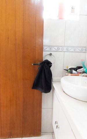 Casa à venda com 150m², 3 quartos e 2 vagas Casa à venda com 150m², 3 quartos e 2 vagasBanheiro