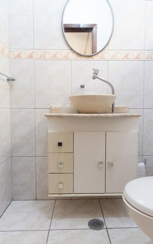 Casa à venda com 150m², 3 quartos e 2 vagas Casa à venda com 150m², 3 quartos e 2 vagasLavabo
