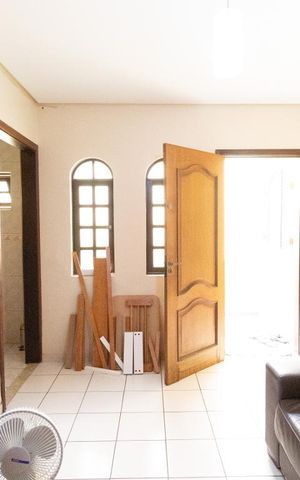 Casa à venda com 150m², 3 quartos e 2 vagas Casa à venda com 150m², 3 quartos e 2 vagasSala