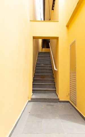 Casa à venda com 150m², 3 quartos e 2 vagas Casa à venda com 150m², 3 quartos e 2 vagasHall