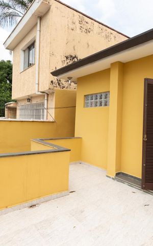Casa à venda com 150m², 3 quartos e 2 vagas Casa à venda com 150m², 3 quartos e 2 vagasQuintal
